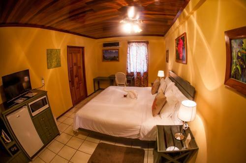 Hotel Hummingbird Suites