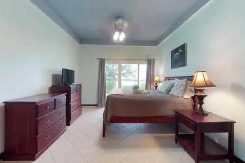 Suite B103 Mara Laguna