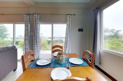 Suite B103 Mara Laguna