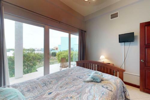 Suite B103 Mara Laguna