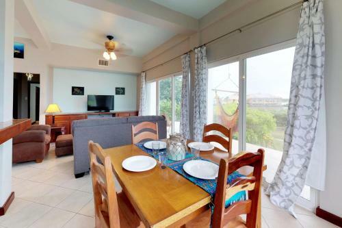Suite B103 Mara Laguna