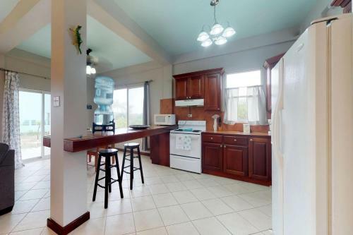 Suite B103 Mara Laguna