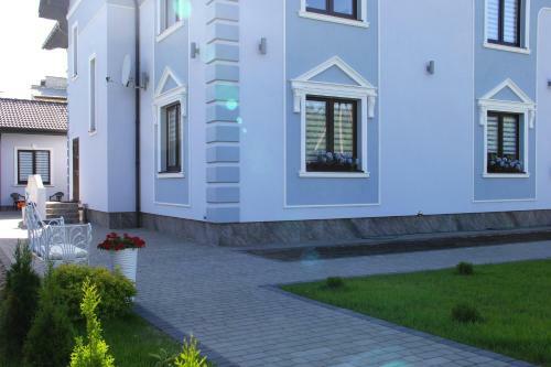 Hostal Lebediny Guest House