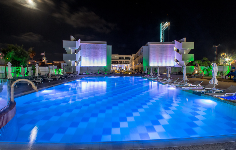 Nicholas Hotel Apartments