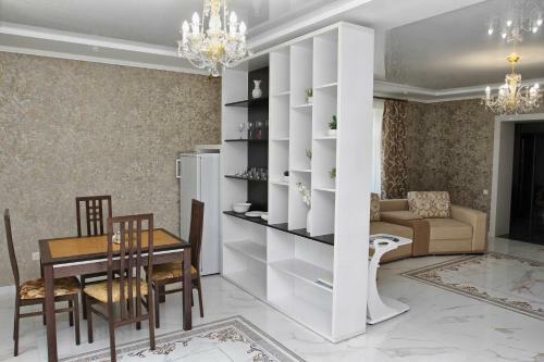Apartment On Malaya Troitskaya 13
