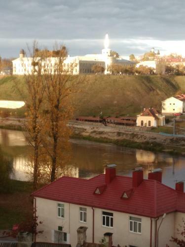 River Apartments Near Center