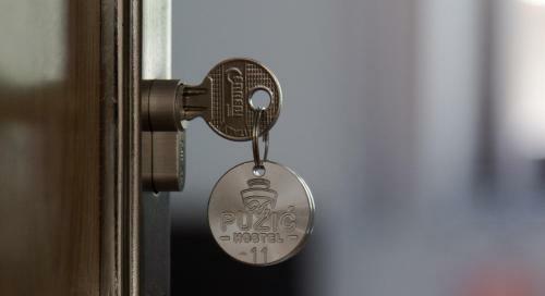 Hostal Guesthouse Vila Puzic