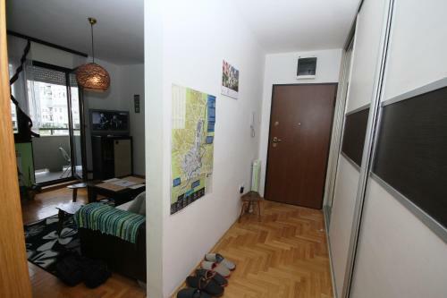 Aleja Center, Brown & Green Apartment