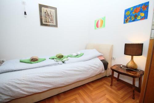 Aleja Center, Brown & Green Apartment