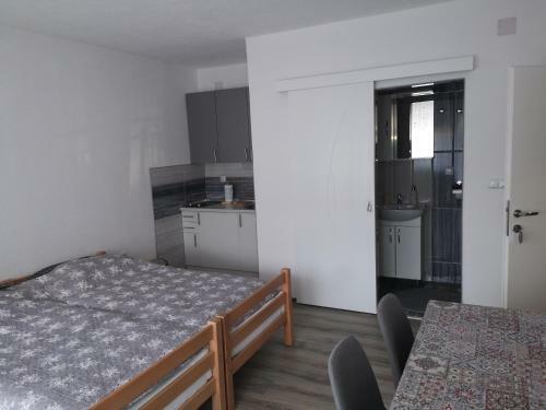 Hostal Apartmani I Sobe Taunus Bl