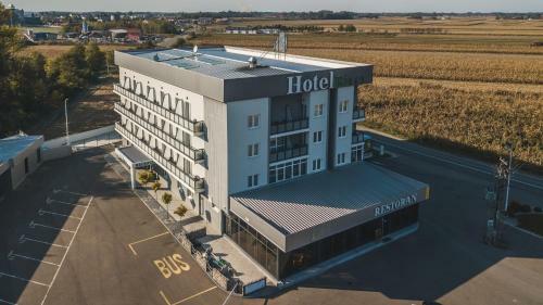 Hotel River