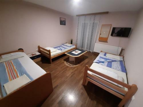 Bed & Breakfast Restoran I Sobe "tocak"