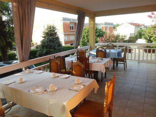 Hostal Ivana Rooms