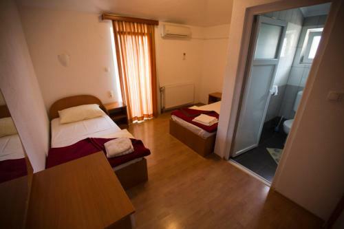 Hostal Guesthouse Mts
