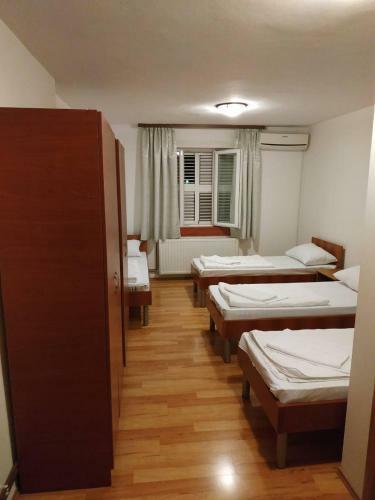 Hostal Rooms Ava Raj