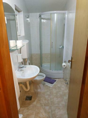 Hostal Rooms Ava Raj