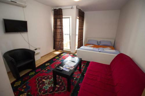 Hotel & Rooms Lombrelle
