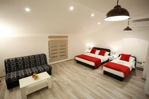 Hostal Central Located Guest House