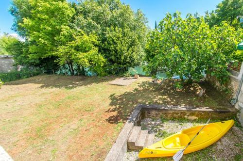 Charming Cottage With Private River Beach