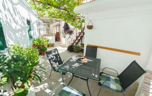 Old Bridge Terrace Apartment