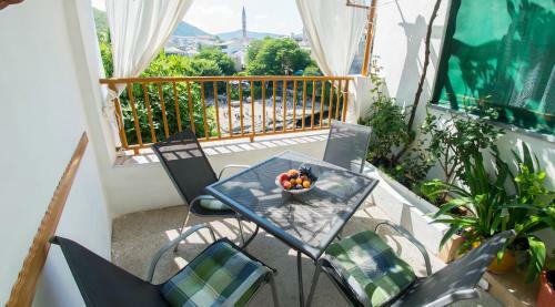 Old Bridge Terrace Apartment