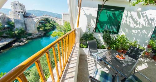 Old Bridge Terrace Apartment