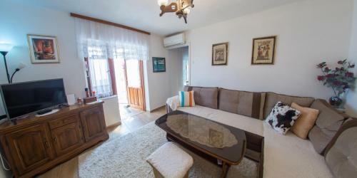 Old Bridge Terrace Apartment