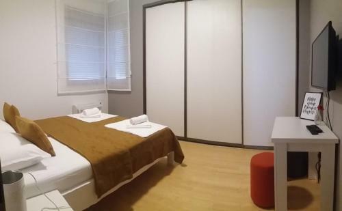 Ina Apartments