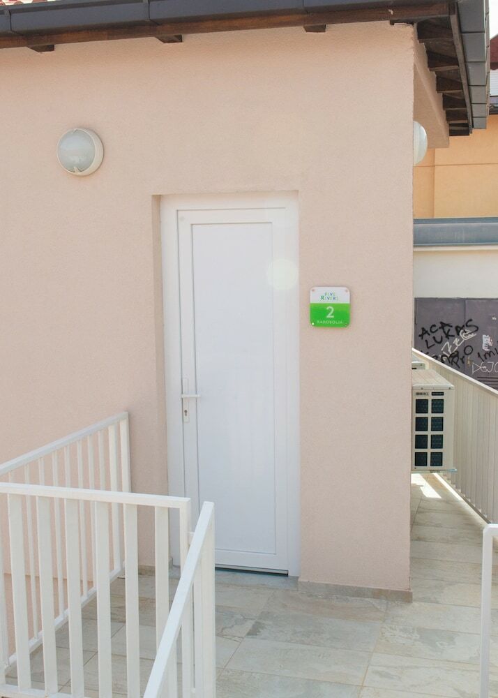Hostal Five Rivers Rooms