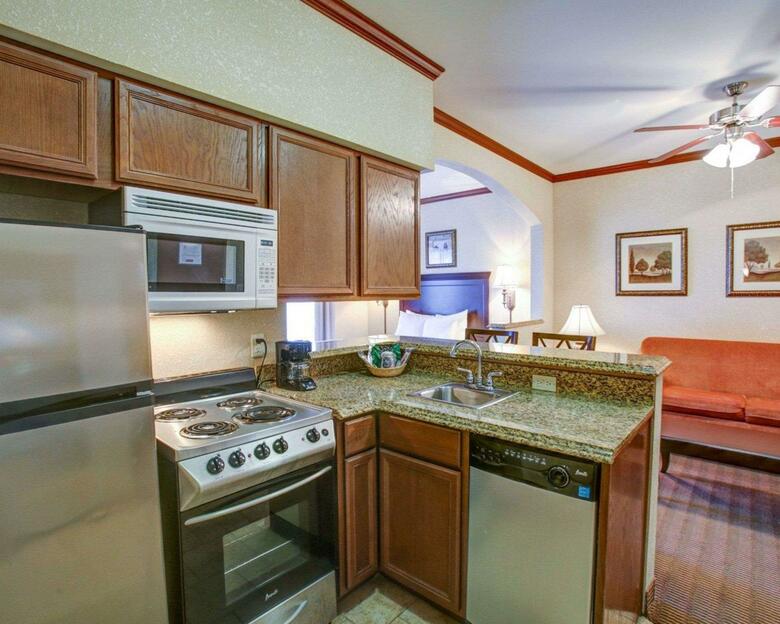 Hotel Comfort Suites University Drive
