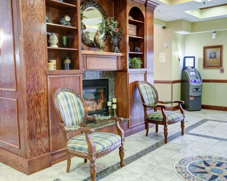 Hotel Comfort Suites University Drive