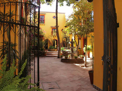 Hotel Casa Mia Suites