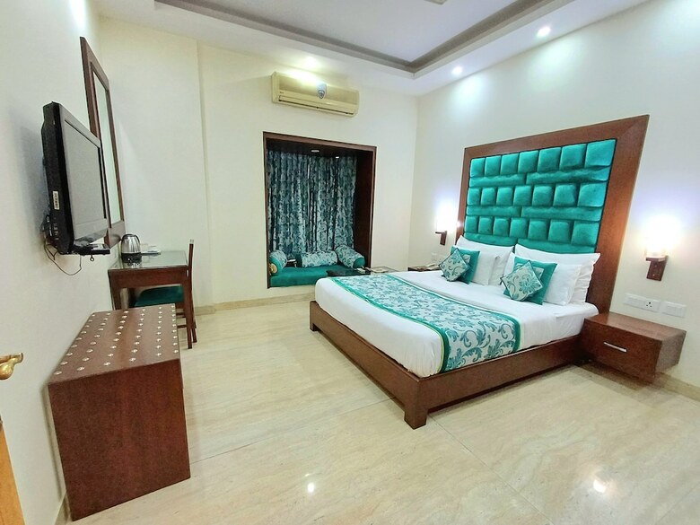 Hotel Siris 18 Gurgaon