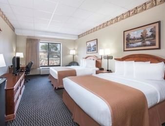 Hotel Howard Johnson Inn & Suites