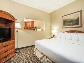 Hotel Howard Johnson Inn & Suites