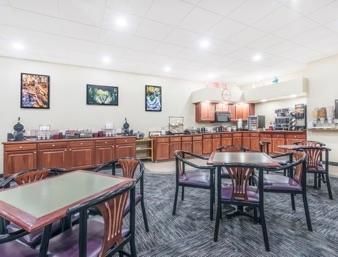 Hotel Howard Johnson Inn & Suites