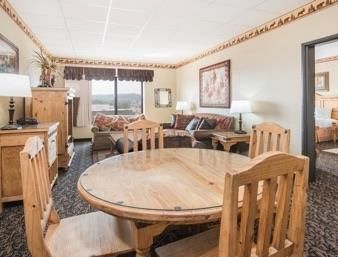 Hotel Howard Johnson Inn & Suites