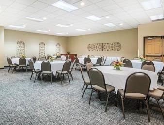 Hotel Howard Johnson Inn & Suites