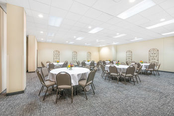 Hotel Howard Johnson Inn & Suites