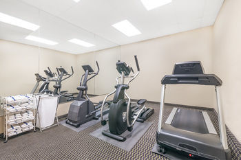 Hotel Howard Johnson Inn & Suites