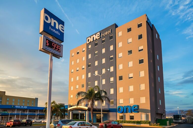 Hotel One Monterrey Aeropuerto