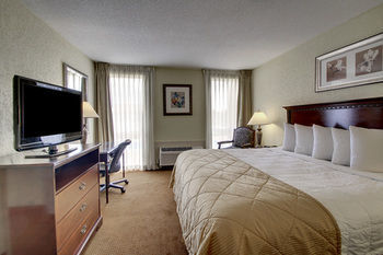 Hotel Clarion Inn & Suites