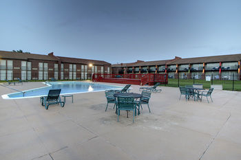 Hotel Clarion Inn & Suites