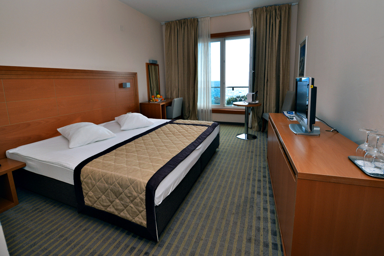 Luna Island Hotel