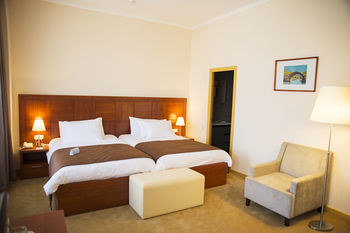 Ani Plaza Hotel