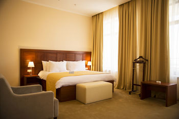 Ani Plaza Hotel