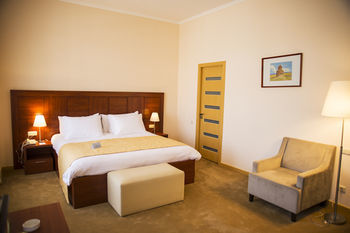 Ani Plaza Hotel