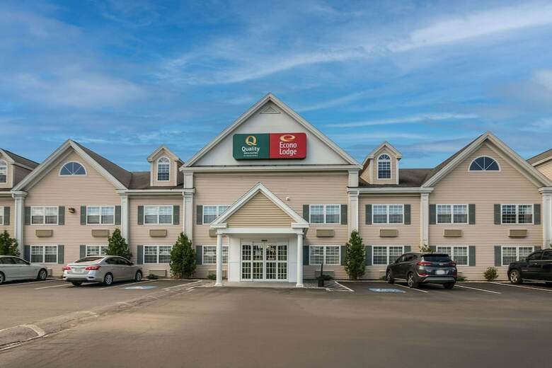 Hotel Fireside Inn & Suites
