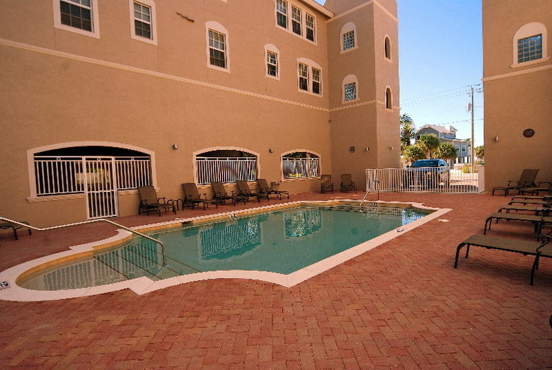Hotel Universals White Cap Beachfront Apartments