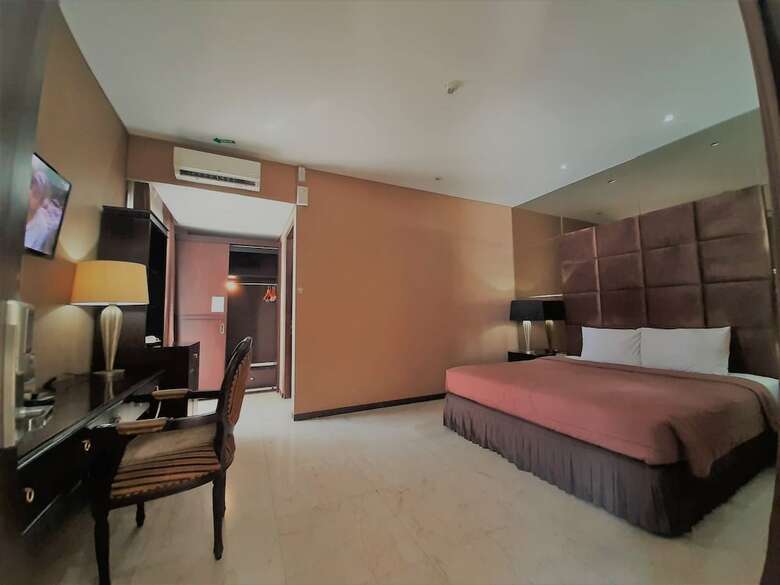 The Palais Hotel Dago